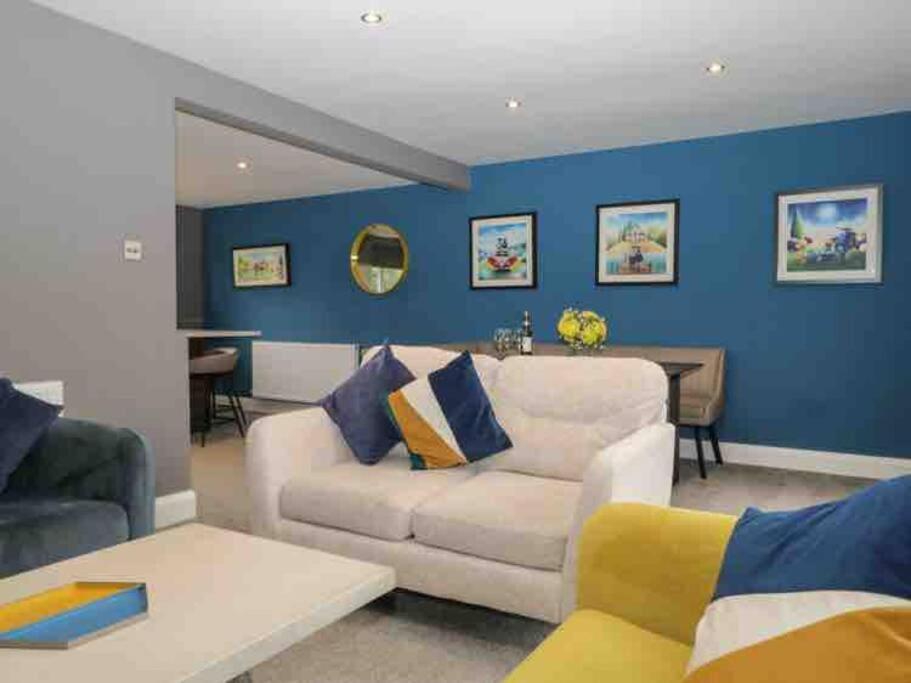 Quarry House,chic And Quirky 3 Storey Home, Access Bowness-on-Windermere