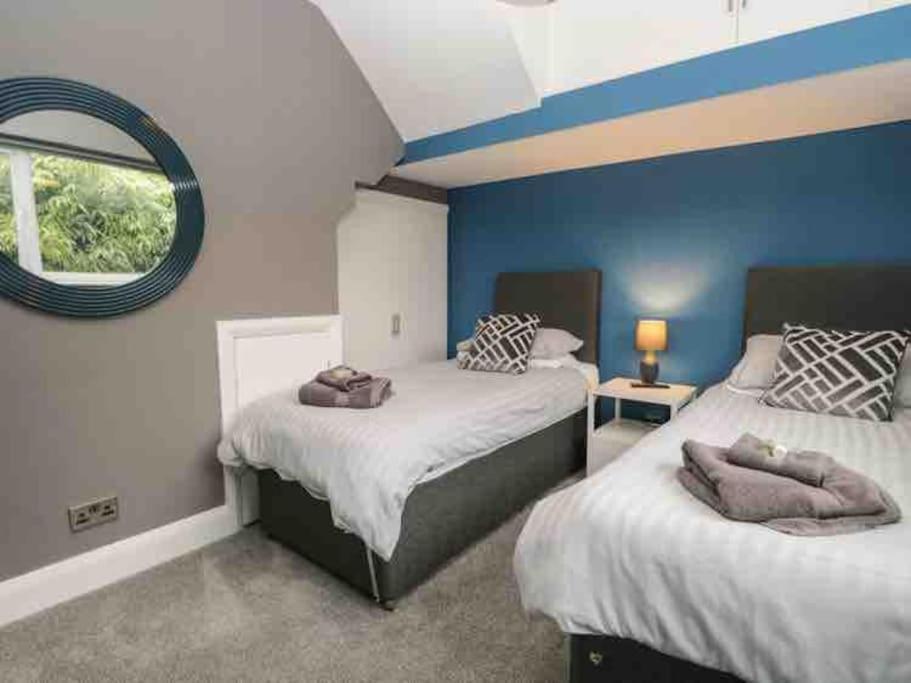 Quarry House,chic And Quirky 3 Storey Home, Access
