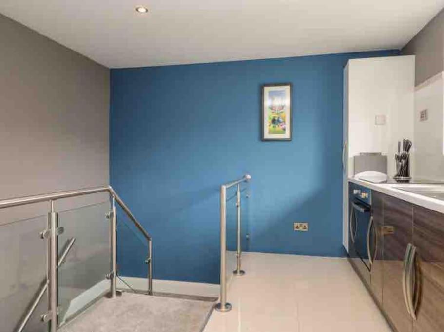 Quarry House,chic And Quirky 3 Storey Home, Access