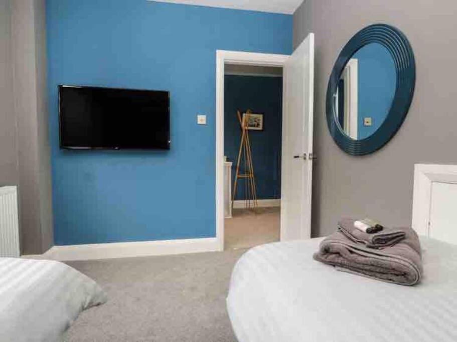Quarry House,chic And Quirky 3 Storey Home, Access