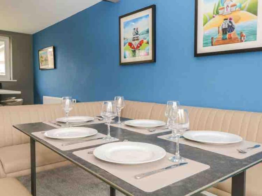 Quarry House,chic And Quirky 3 Storey Home, Access