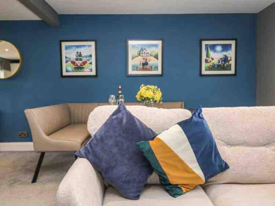 Quarry House,chic And Quirky 3 Storey Home, Access Apartment *